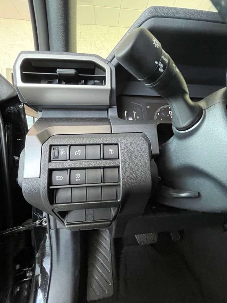 Used 2025 Toyota 4Runner SR5 AWD/4WD image 12