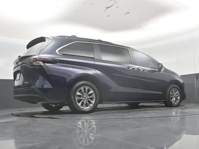 Used 2023 Toyota Sienna XLE FWD image 50
