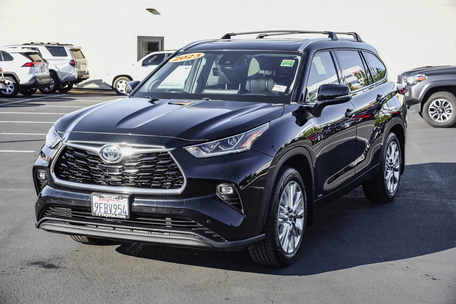Used 2023 Toyota Highlander Limited image 3