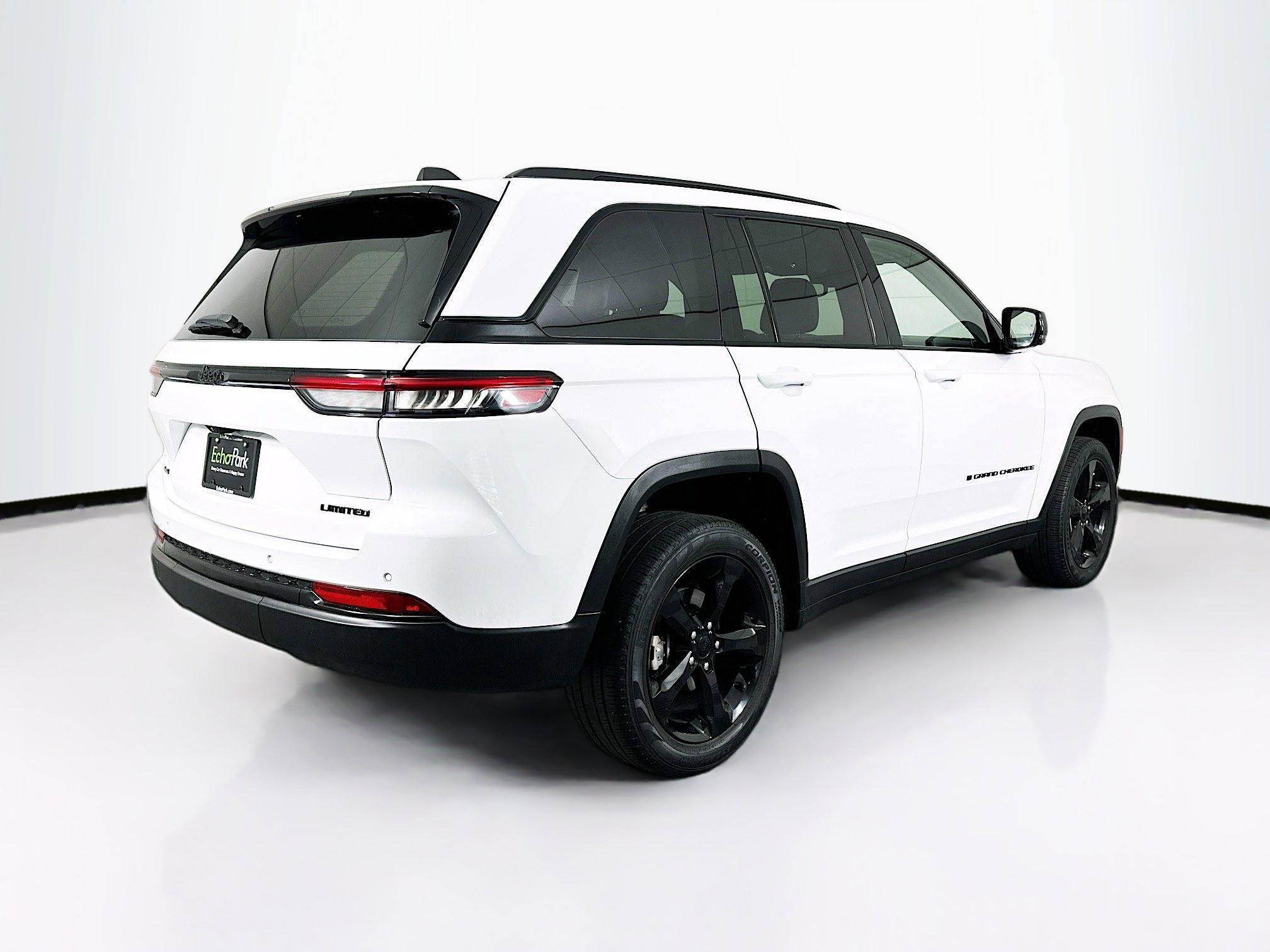 Used 2023 Jeep Grand Cherokee Limited w/ Black Appearance Package image 9