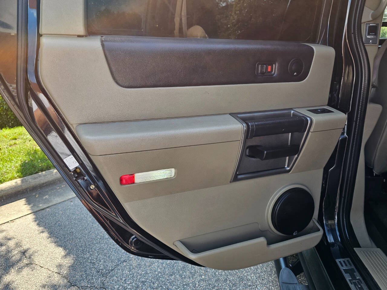 Used 2003 HUMMER H2 w/ Preferred Equipment Group AWD/4WD image 17