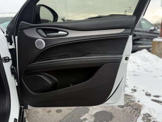 Used 2024 Alfa Romeo Stelvio Veloce image 18