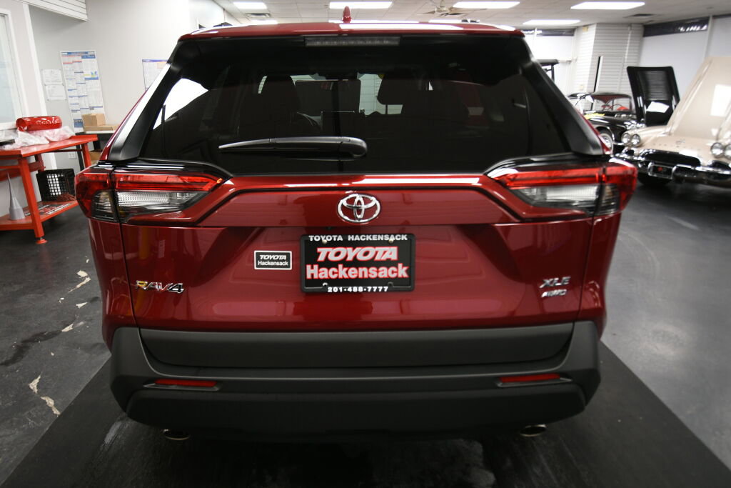 Used 2025 Toyota RAV4 XLE w/ Convenience Package image 8