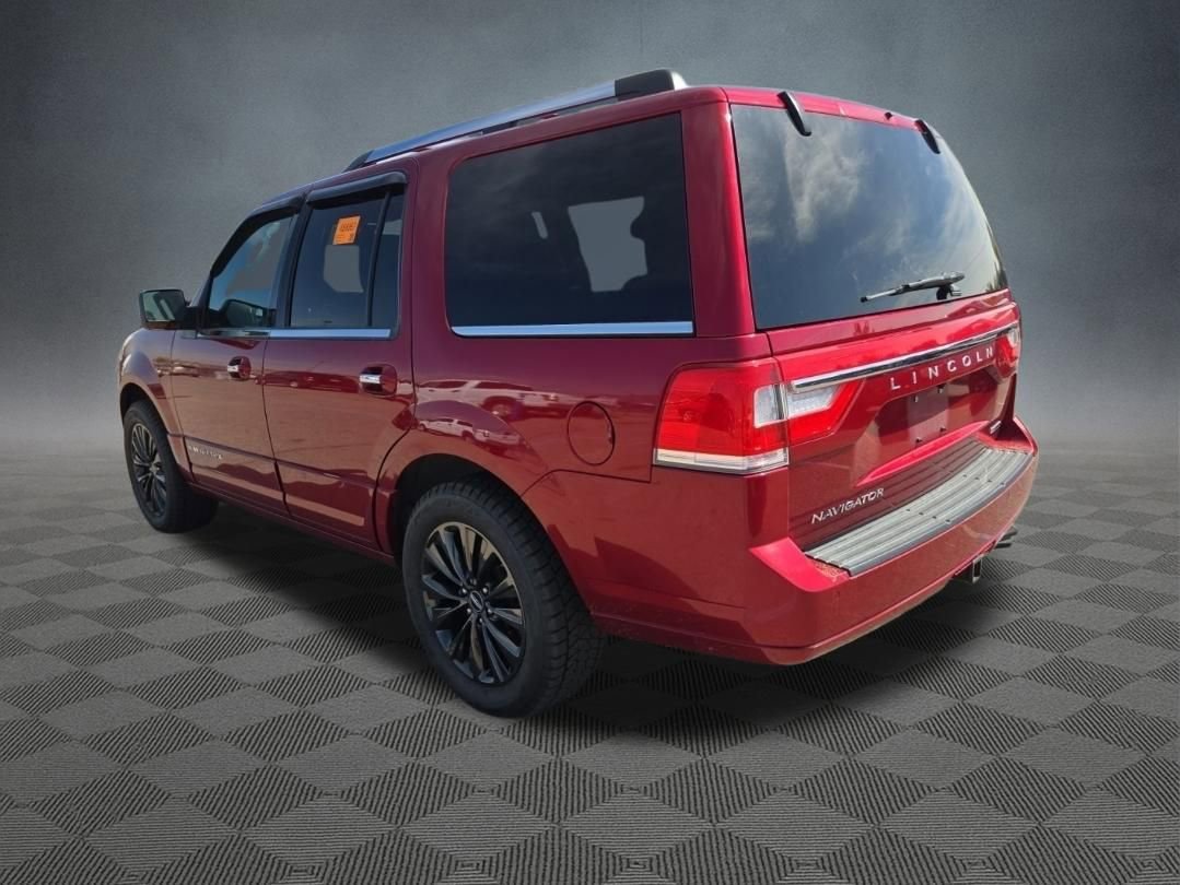 Used 2015 Lincoln Navigator 4WD image 2