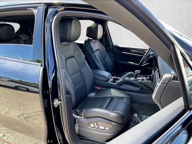 Used 2020 Porsche Cayenne AWD/4WD image 9