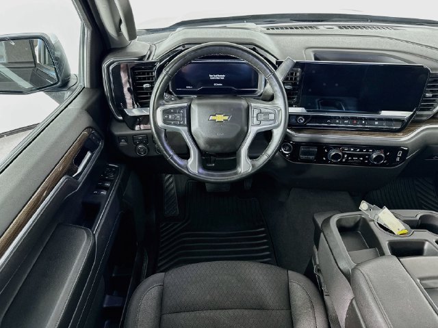 Used 2025 Chevrolet Silverado 1500 LT AWD/4WD image 23