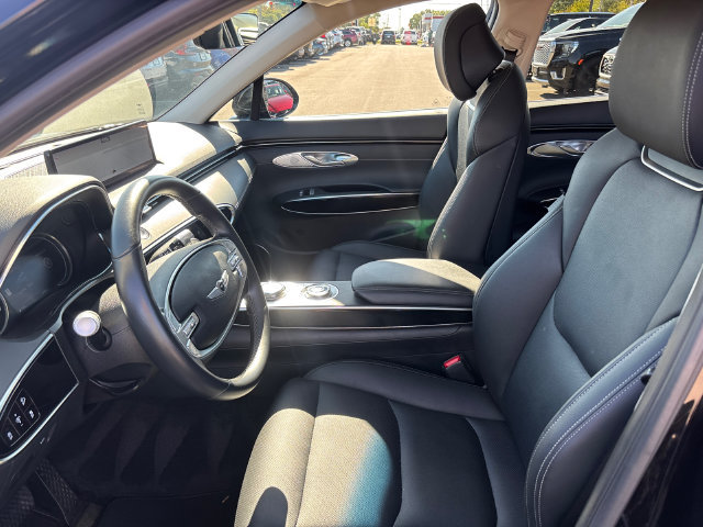Used 2025 Genesis GV70 2.5T AWD/4WD image 2
