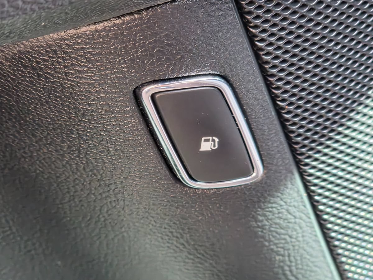 Used 2017 Ford Fusion Energi Titanium FWD image 29