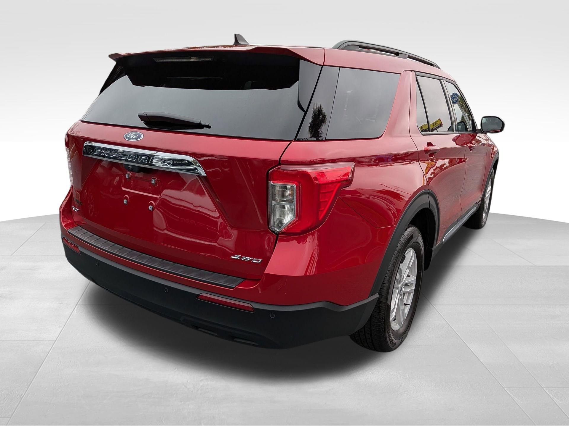 Used 2023 Ford Explorer XLT image 5