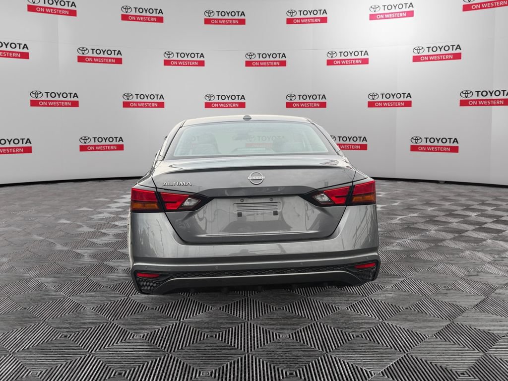 Used 2025 Nissan Altima 2.5 SV FWD image 6