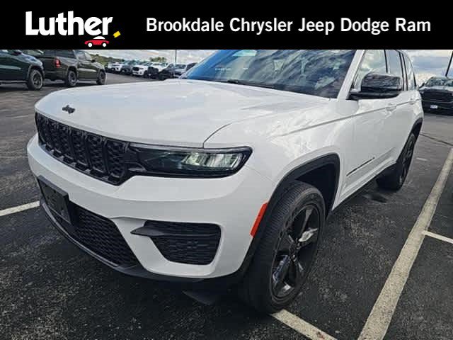 Used 2023 Jeep Grand Cherokee Altitude AWD/4WD image 1