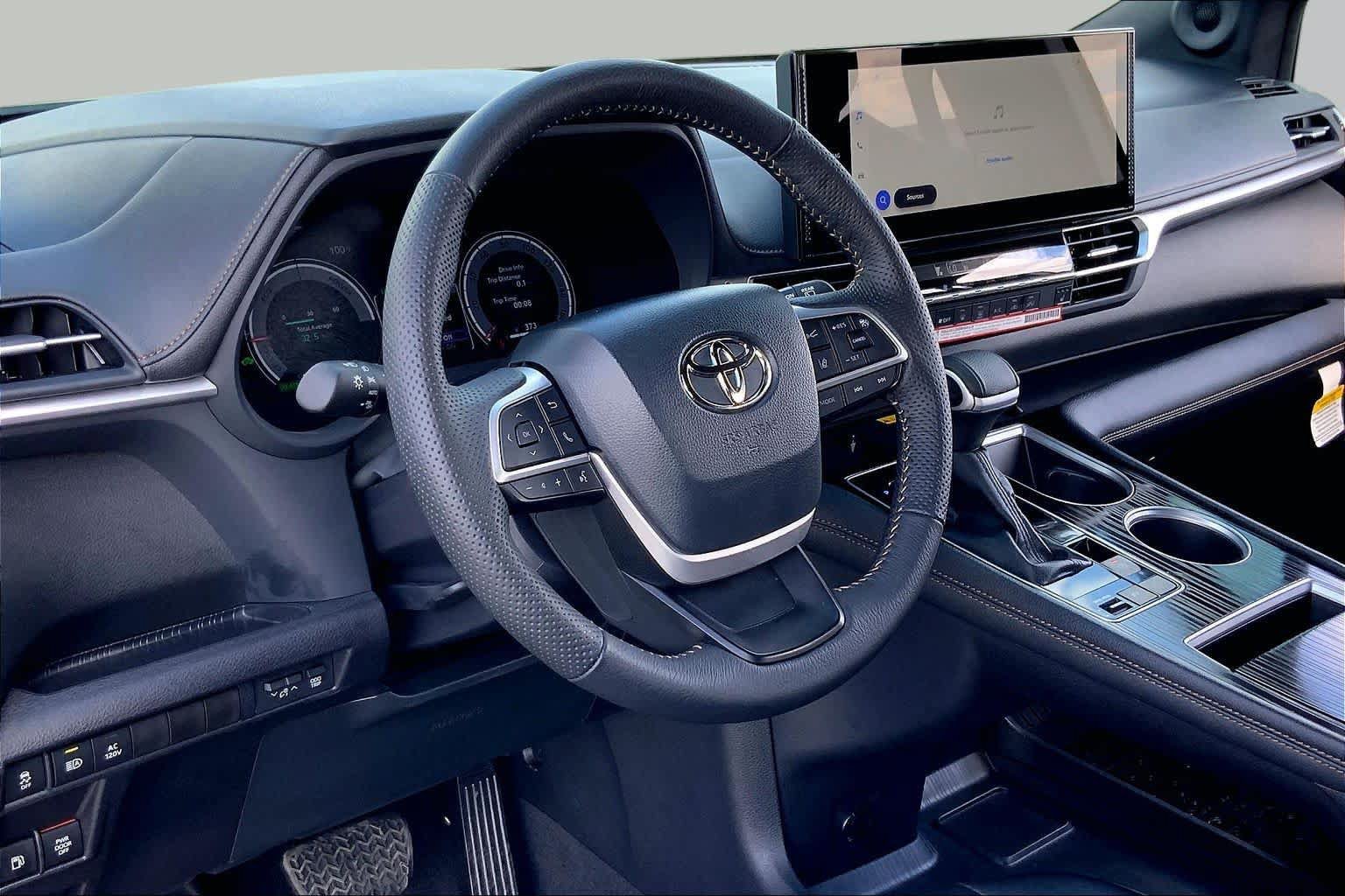 Certified 2026 Toyota Sienna XLE Woodland Edition AWD/4WD image 17