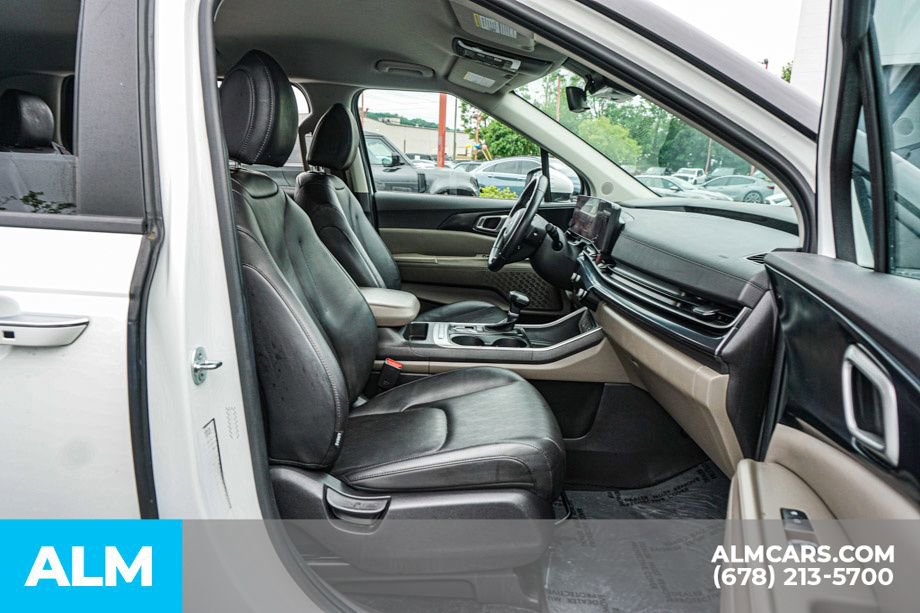 Used 2025 Kia Carnival FWD image 25