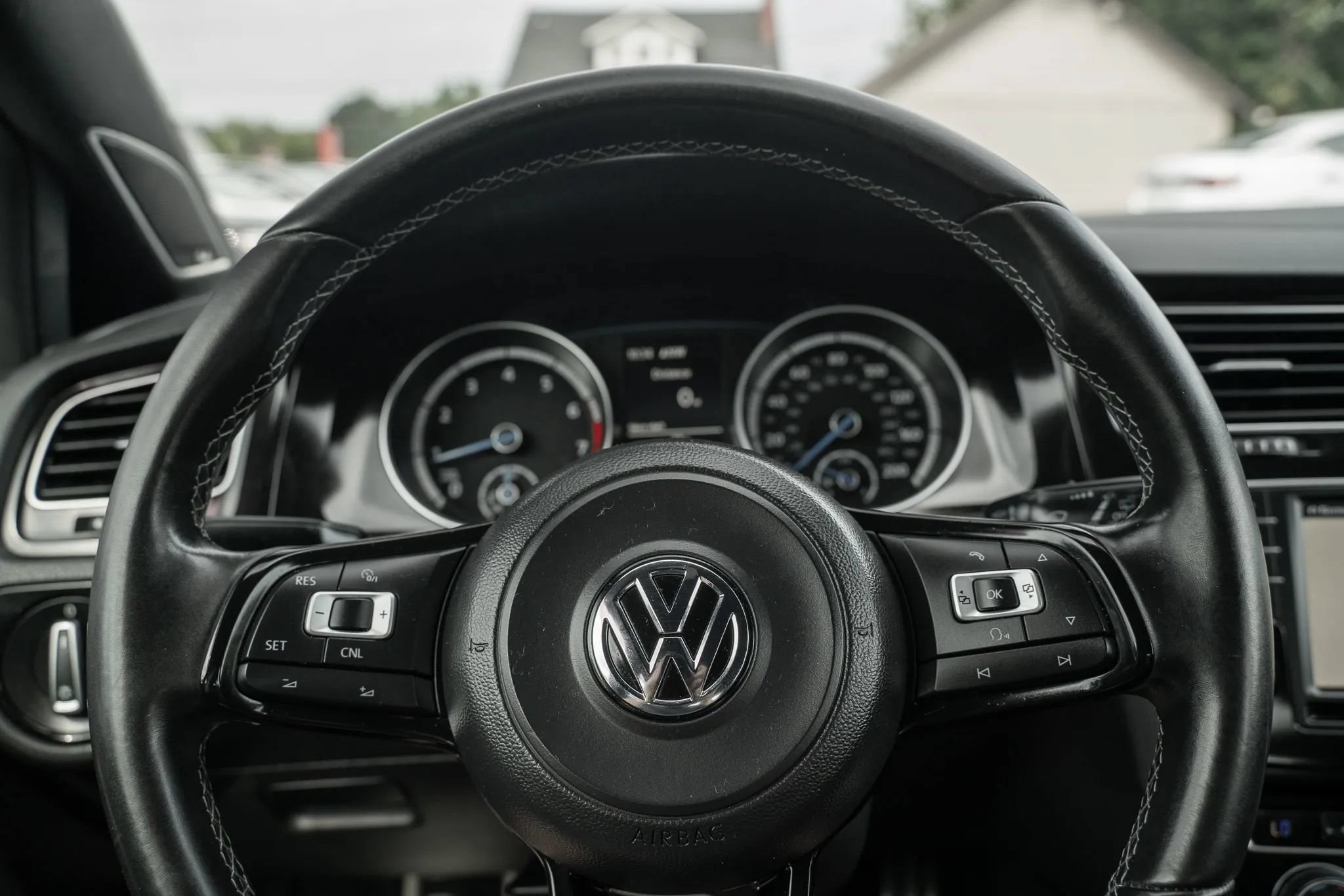 Used 2016 Volkswagen Golf R 4-Door AWD/4WD image 16