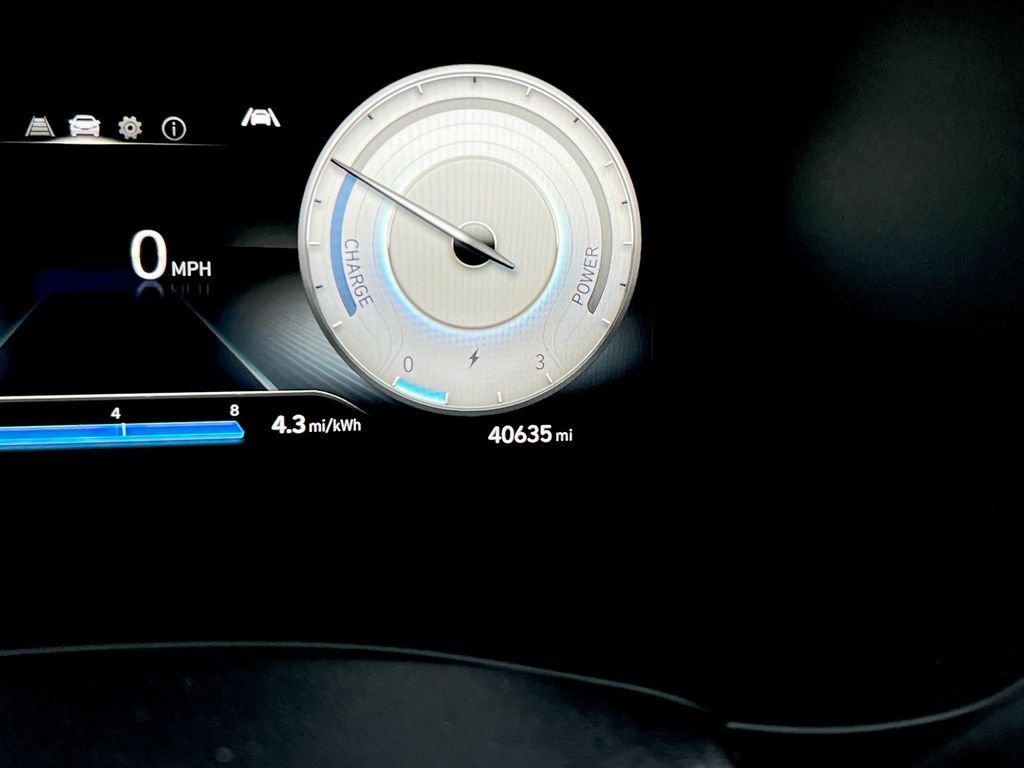 Used 2023 Hyundai Kona SE w/ Cargo Package image 12