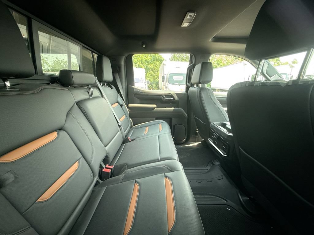 Used 2024 GMC Sierra 1500 AT4 w/ Technology Package AWD/4WD image 12