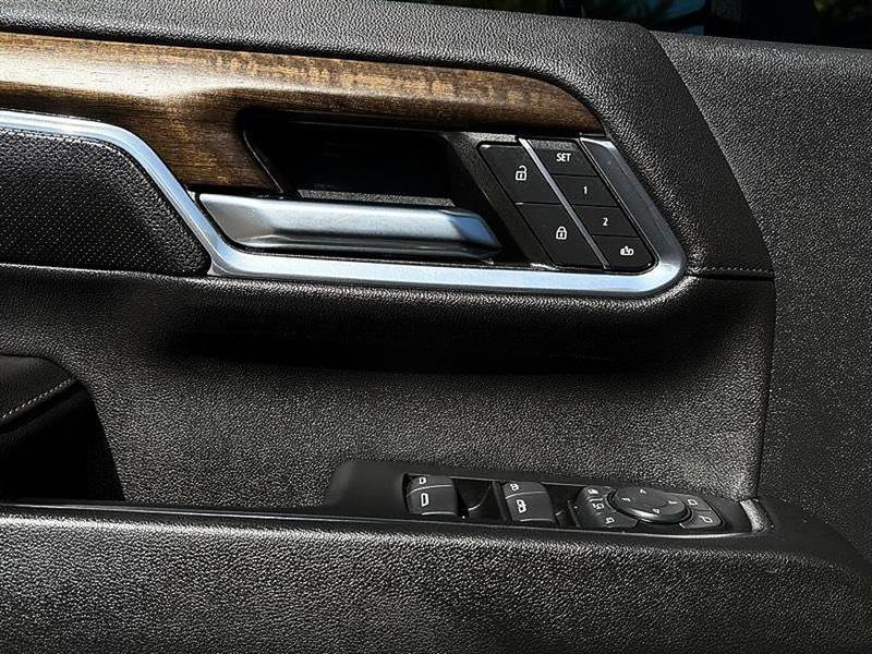 Used 2024 Chevrolet Silverado 3500 High Country image 14