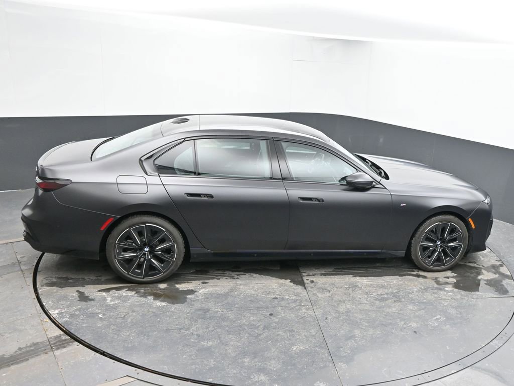 Used 2023 BMW 760i xDrive image 71