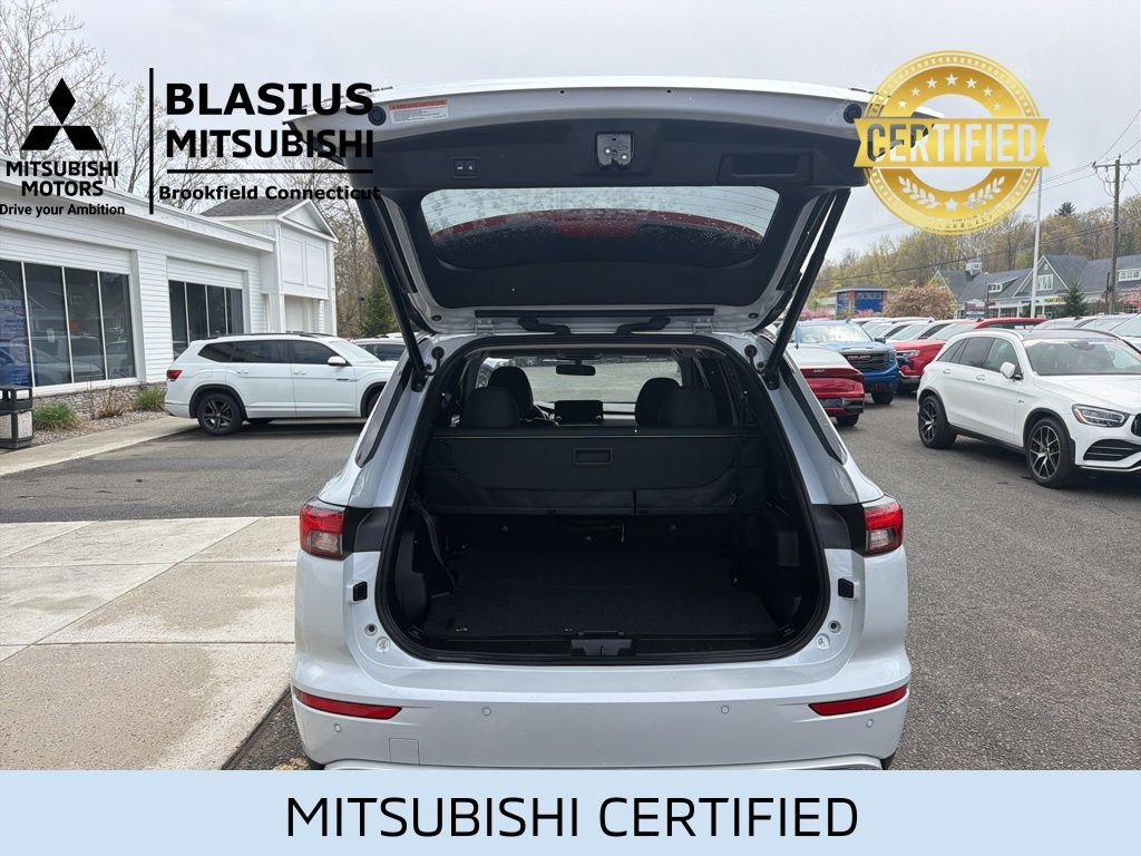 Used 2023 Mitsubishi Outlander 4WD Plug-In Hybrid image 8
