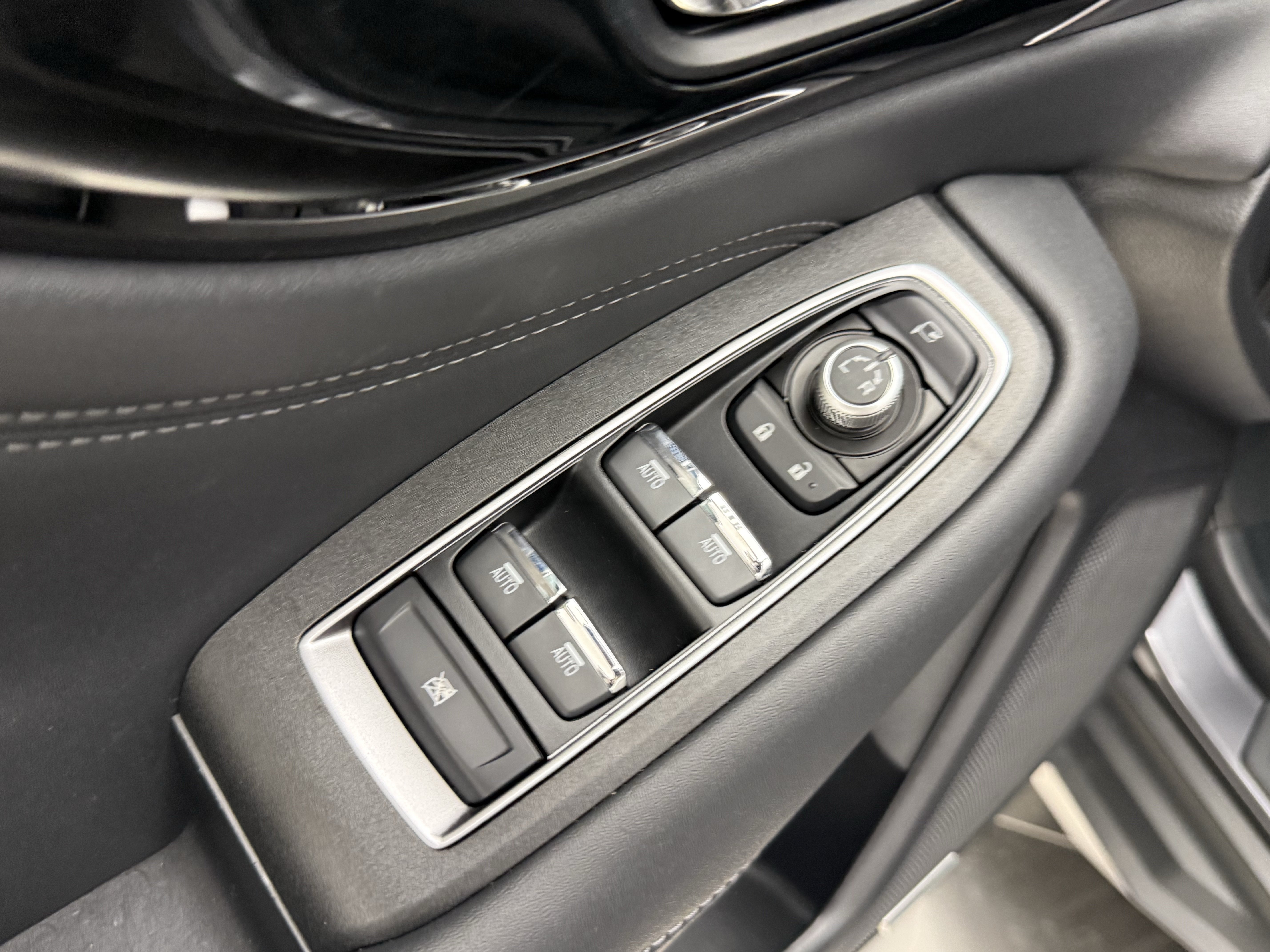 Used 2025 Subaru Outback Touring AWD/4WD image 11