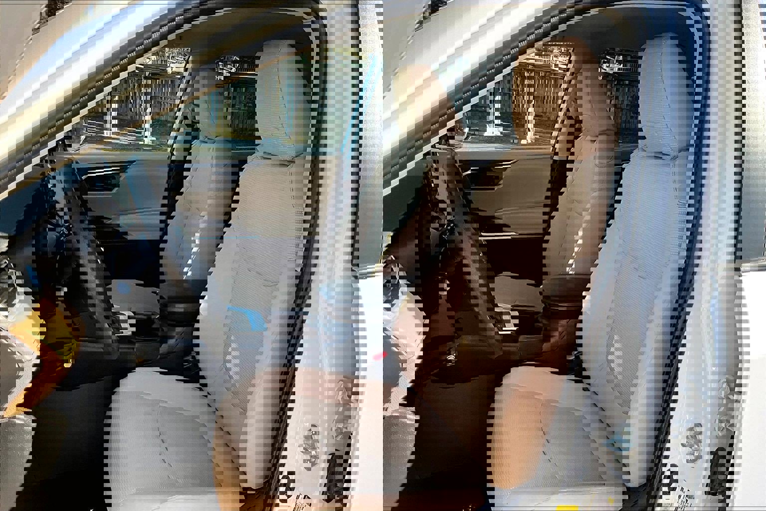 Used 2022 Toyota RAV4 LE image 23