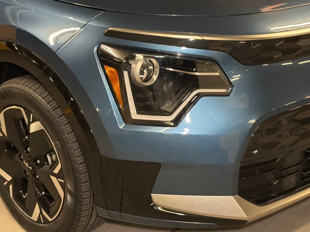 Certified 2024 Kia Niro Wind w/ Wind Preserve Package FWD image 11