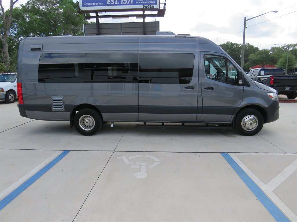 Used 2022 Mercedes-Benz Sprinter 4500 image 32