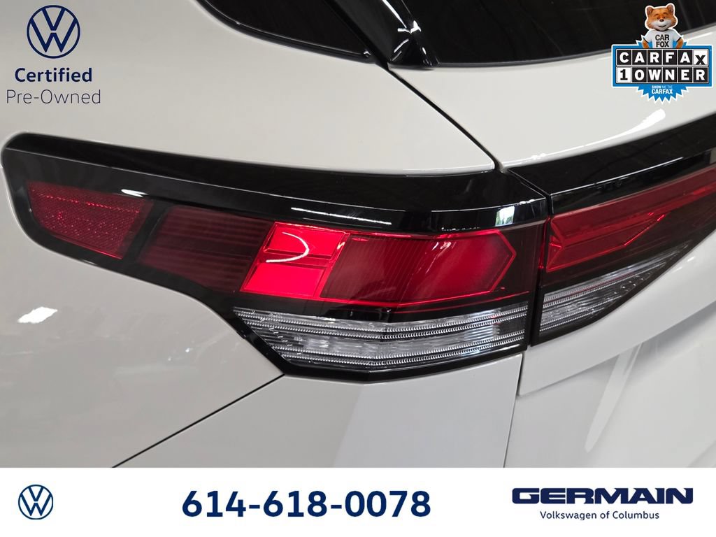 Certified 2025 Volkswagen Tiguan SE R-Line FWD image 15