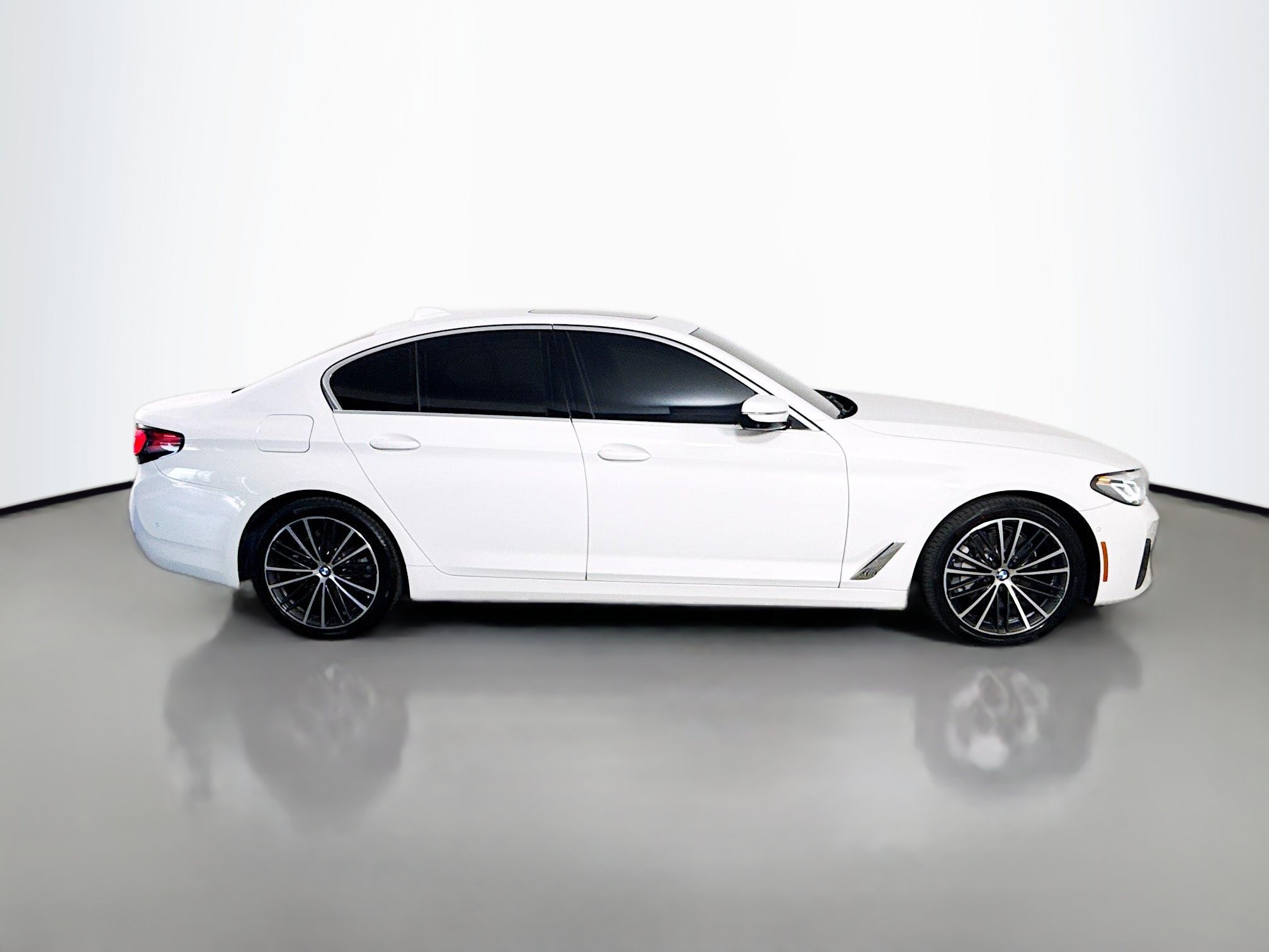 Used 2021 BMW 530i w/ Premium Package RWD image 11