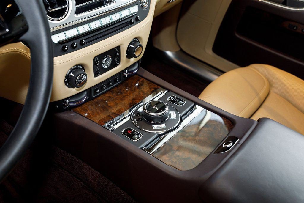 Used 2016 Rolls-Royce Ghost image 25