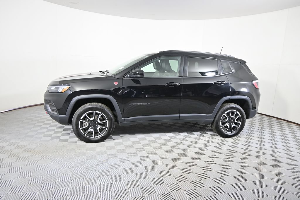 Used 2024 Jeep Compass Trailhawk AWD/4WD image 2
