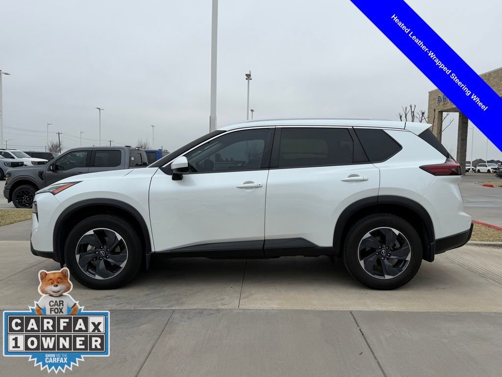 Used 2024 Nissan Rogue SV w/ SV Premium Package image 11