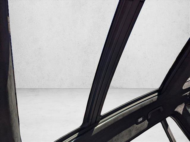 Used 2025 BMW X7 M60i w/ Executive Package image 19