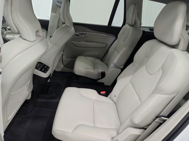 Used 2024 Volvo XC90 B6 Plus image 32