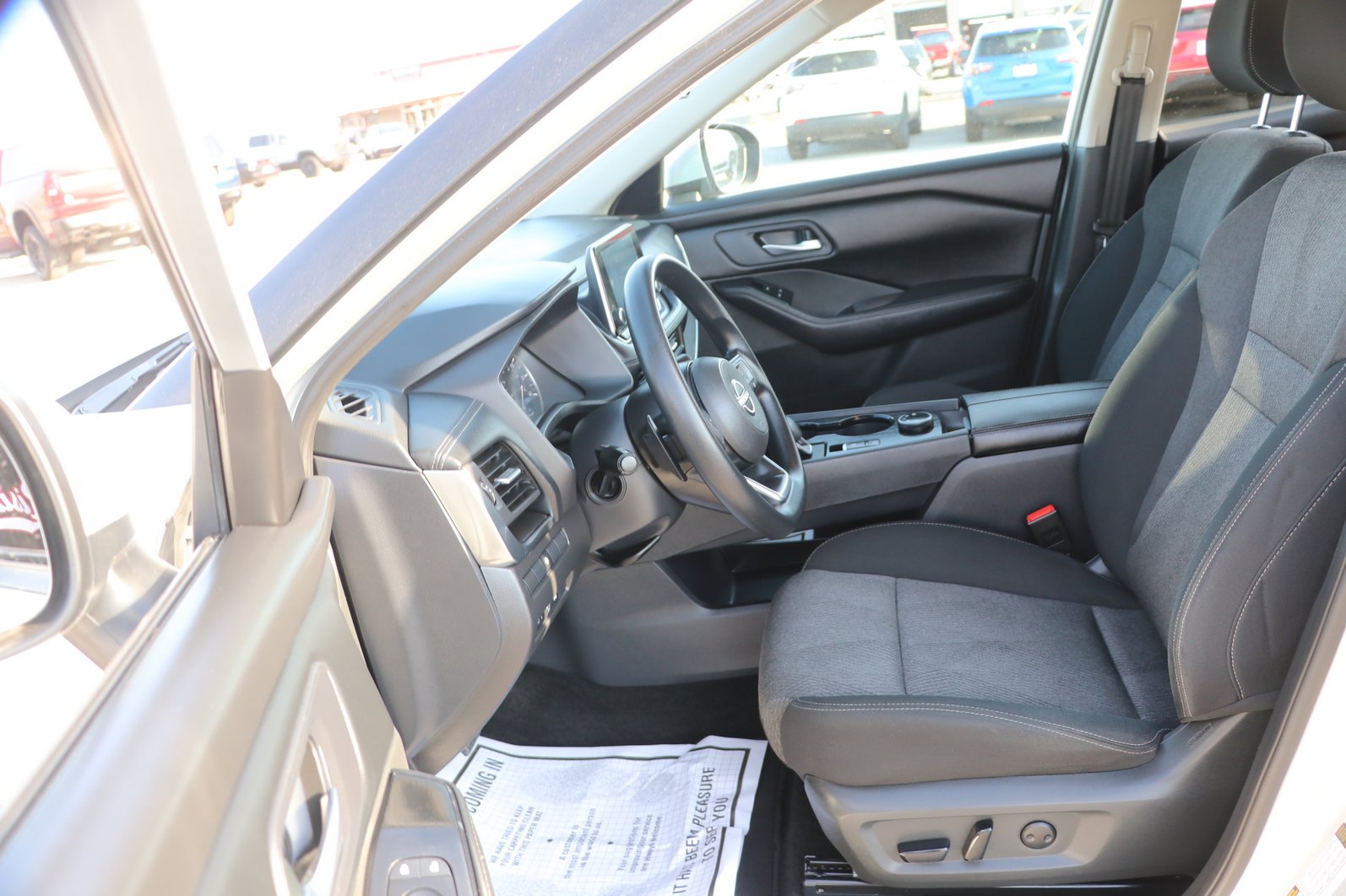 Used 2024 Nissan Rogue SV AWD/4WD image 13