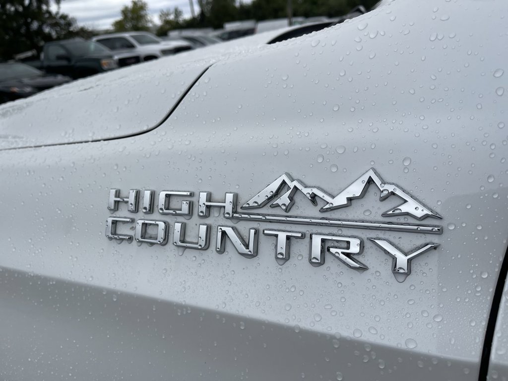 Used 2024 Chevrolet Tahoe High Country w/ Advanced Technology Package AWD/4WD image 3
