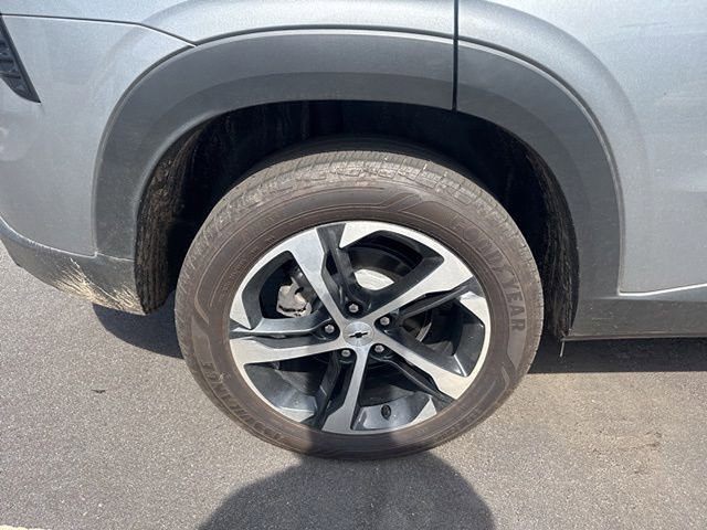 Used 2025 Chevrolet Trax RS w/ Sunroof Package FWD image 10