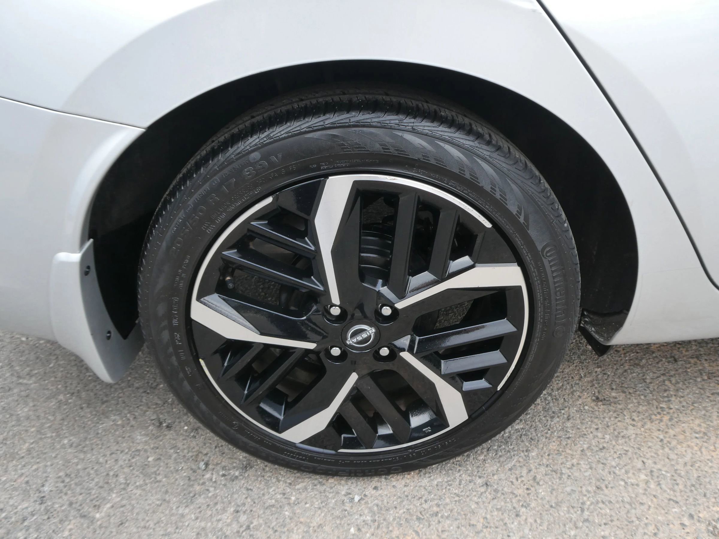 Used 2024 Nissan Versa SR w/ Trunk Package image 21