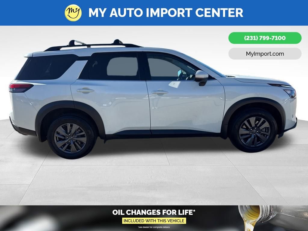 Used 2024 Nissan Pathfinder SV image 8