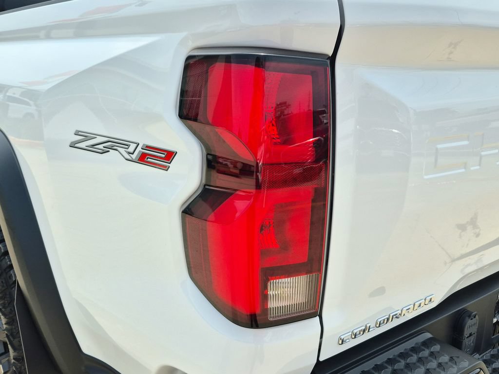 Used 2025 Chevrolet Colorado ZR2 w/ Technology Package AWD/4WD image 30