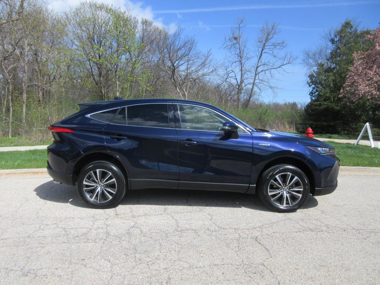 Used 2021 Toyota Venza LE w/ Carpet Mat Package (TMS) AWD/4WD image 5