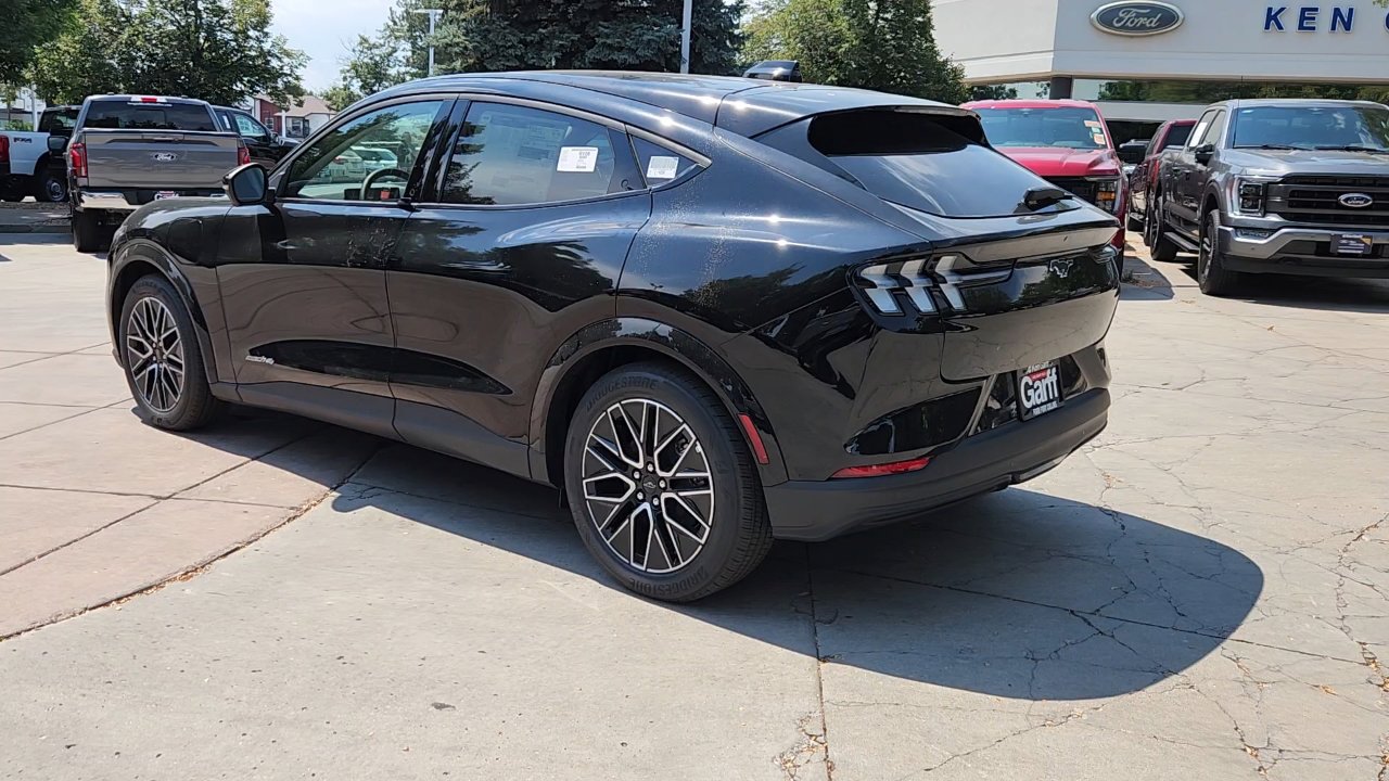 New 2025 Ford F350 Lariat w/ FX4 Off-Road Package image 5