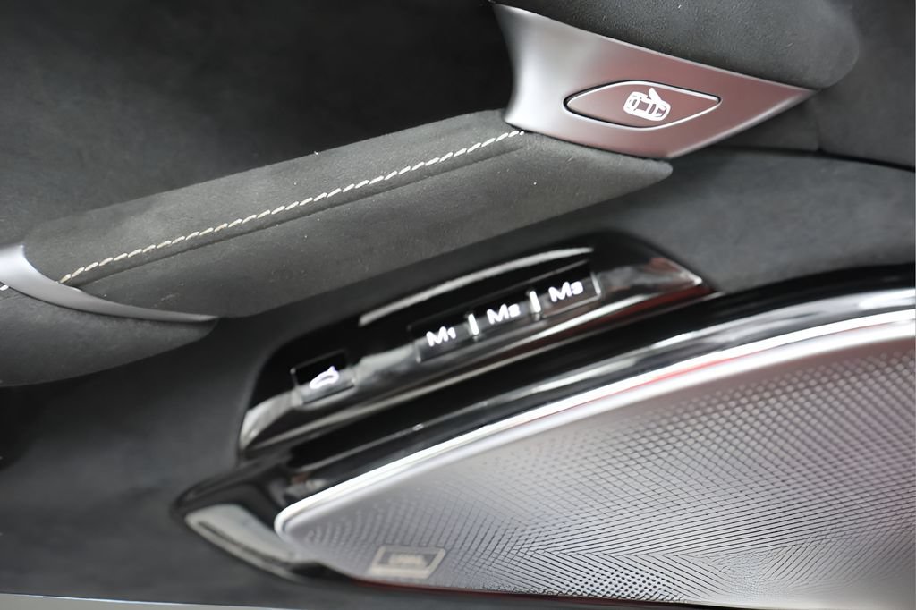 Used 2023 Ferrari Roma RWD image 11