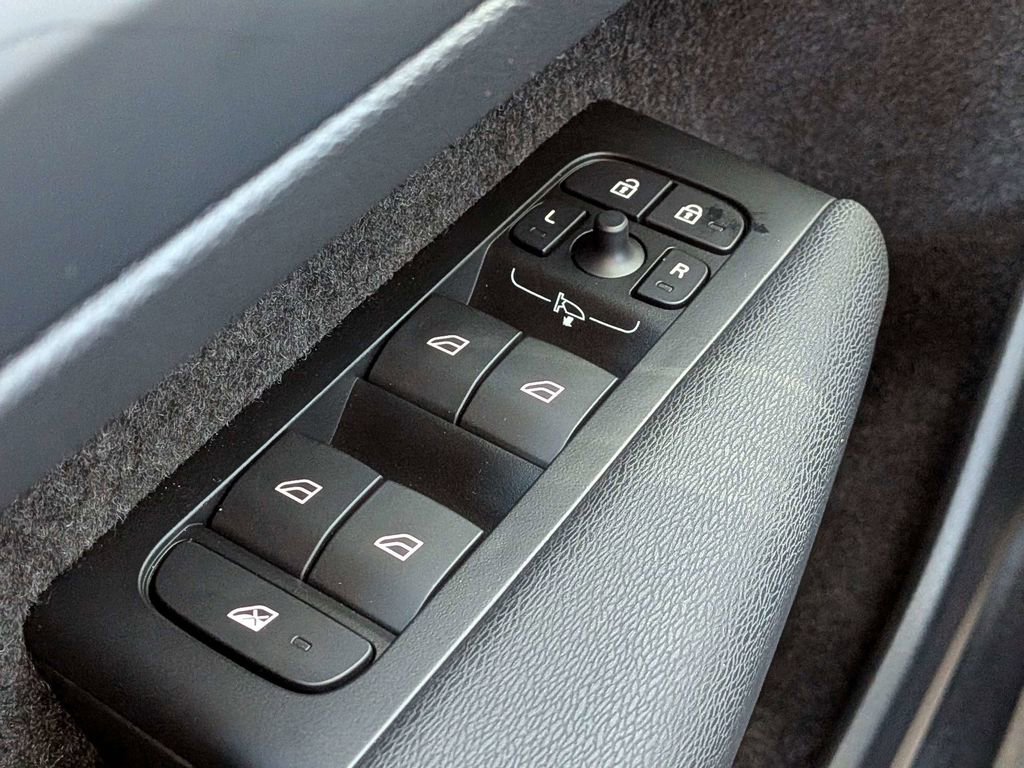 New 2026 Volvo XC40 B4 Core FWD image 26
