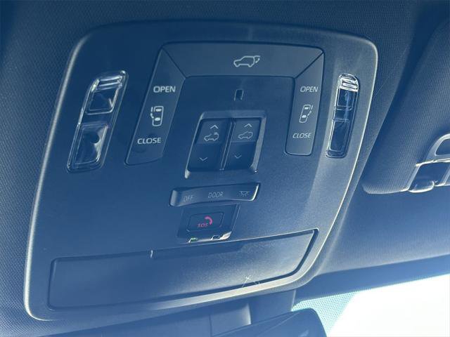 Certified 2025 Toyota Sienna Platinum image 32