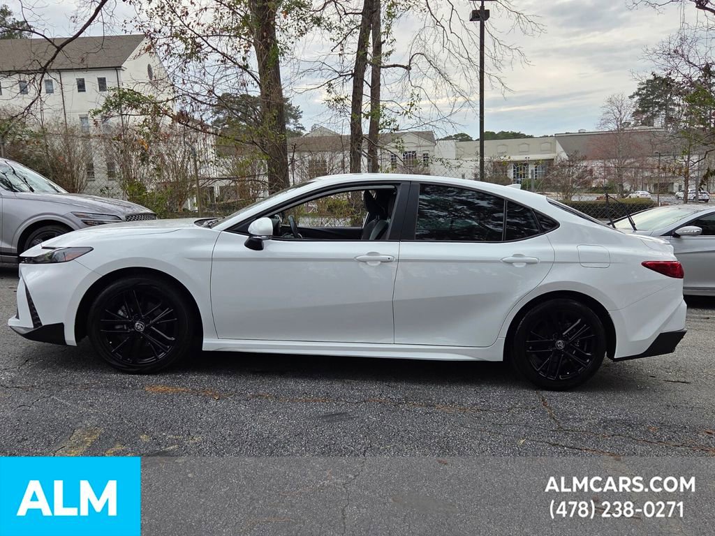 Used 2025 Toyota Camry SE image 2