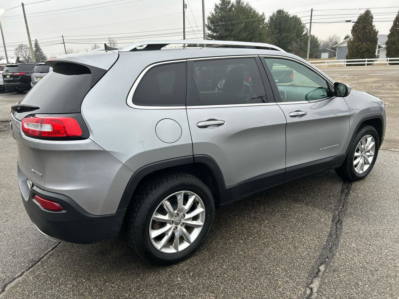 Used 2016 Jeep Cherokee Limited image 4