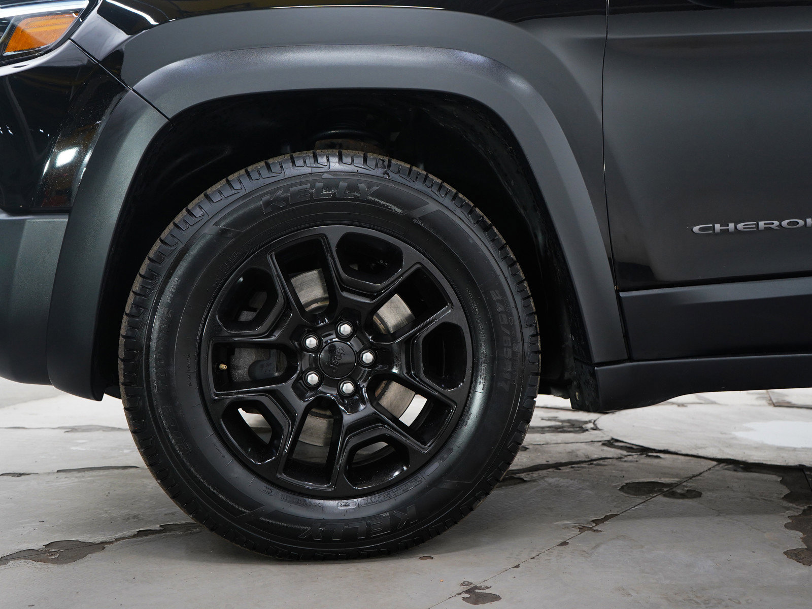 Used 2019 Jeep Cherokee Trailhawk w/ Cold Weather Group image 29