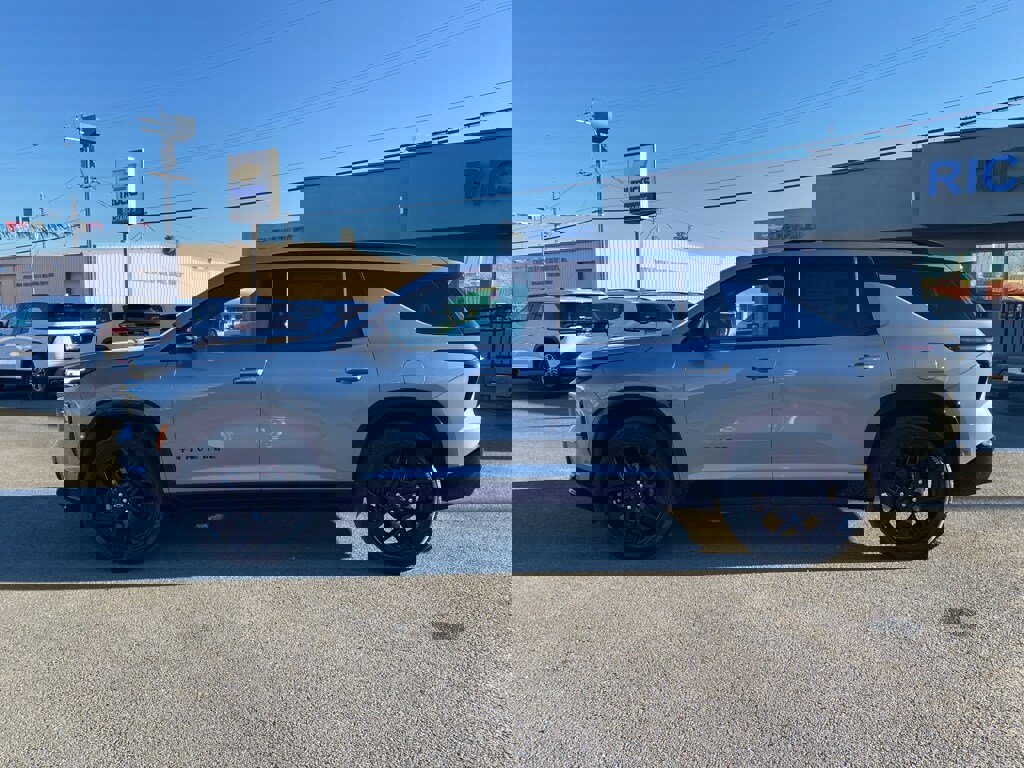 New 2026 Chevrolet Traverse RS w/ LPO, Floor Liner Package image 7