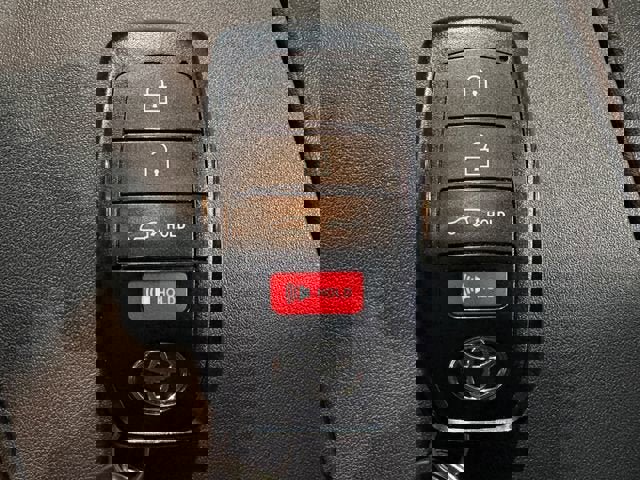 Used 2024 Toyota Highlander Platinum image 31